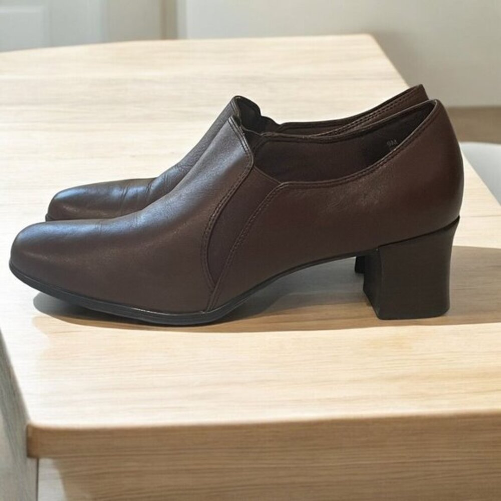 Liz Baker Brown Leather Ankle Shoes 9M Comfort Classic Practical Chic Business